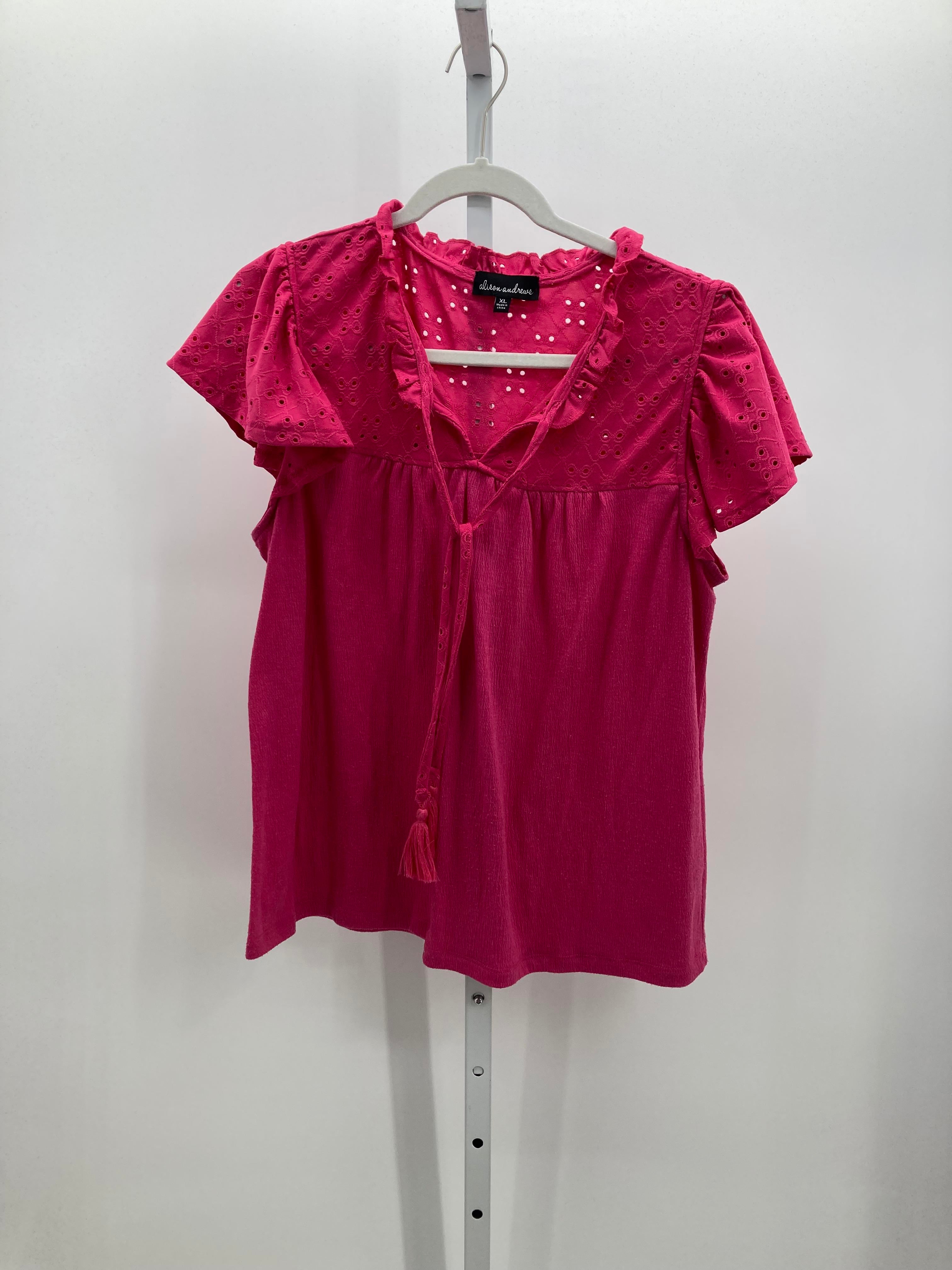 Size Extra Large Misses Short Sleeve Shirt