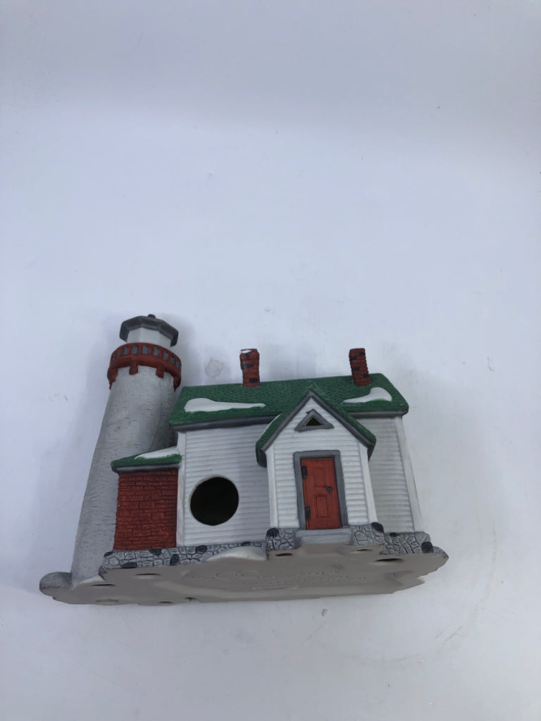 CRAGGY COVE LIGHTHOUSE NEW ENGLAND VILLAGE SERIES.