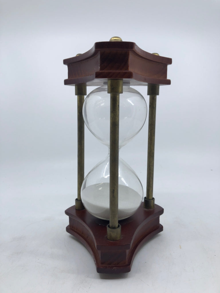 WOOD BASE HOUR GLASS.