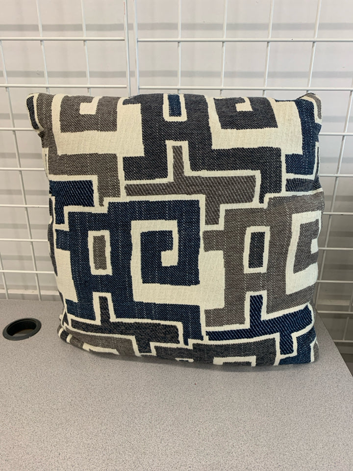 MAZE DESIGN PILLOW.