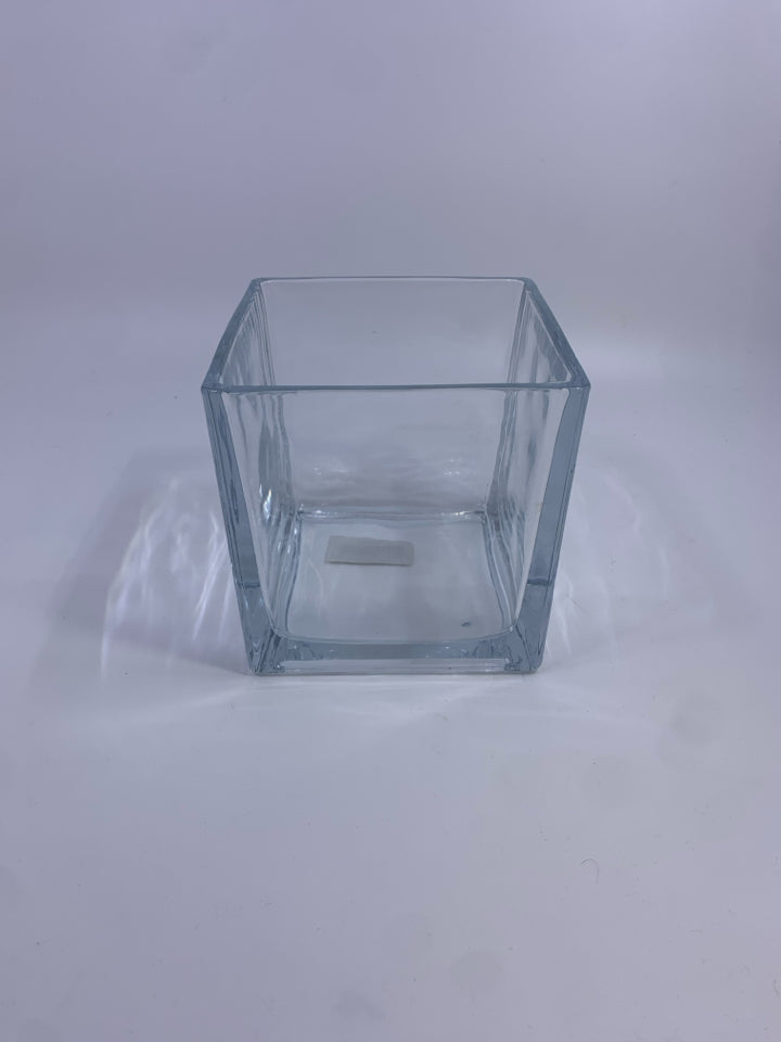 SQUARE CLEAR GLASS VASE.