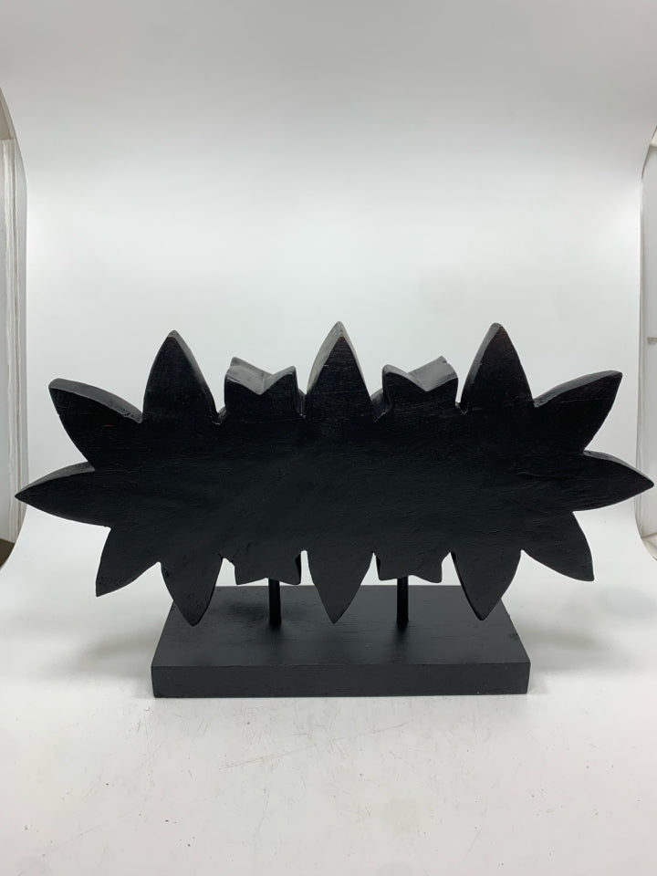 FLOWER SHAPED DECORATIVE SCULPTURE.