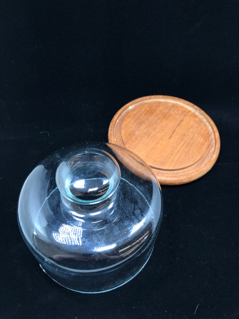 WOOD CHEESE BOARD W/GLASS DOME.