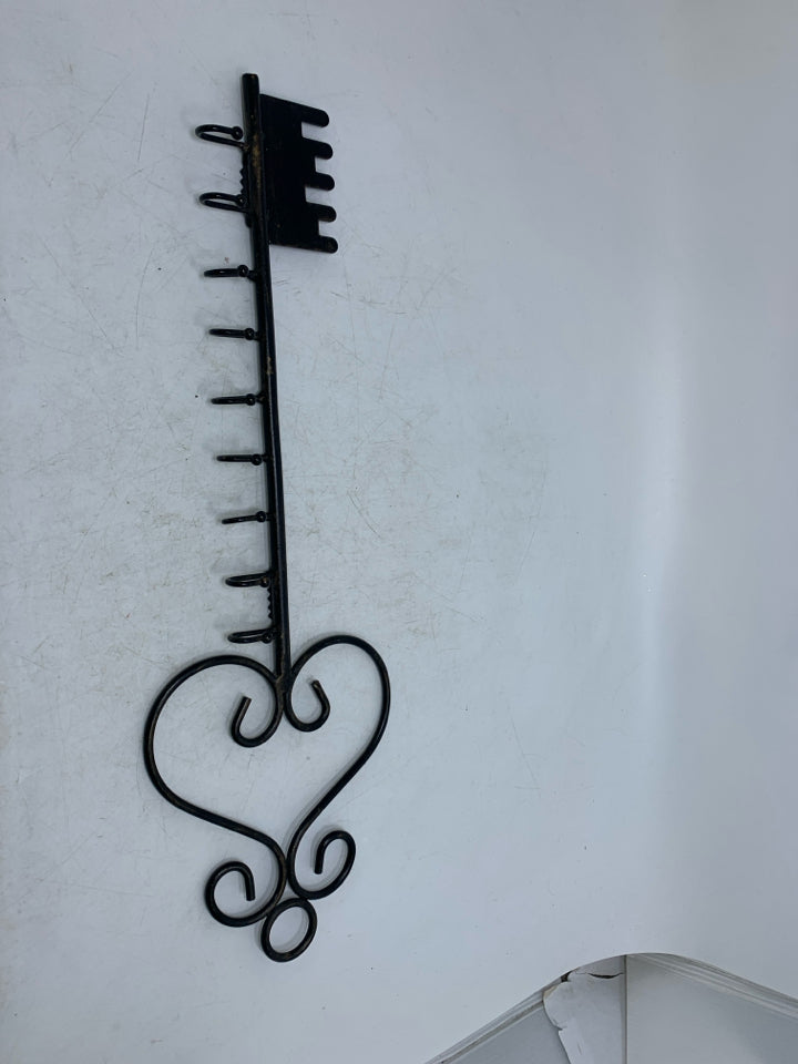 METAL DISTRESSED 9 HOOK KEY SHAPED KEY HOLDER WALL HANGING.