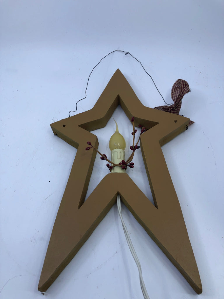 PRIMITIVE STAR LIGHTED WALL HANGING.