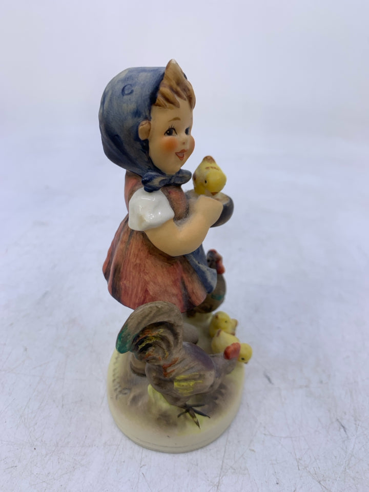 VTG HUMMEL FEEDING TIME GIRL W/ CHICKENS 199/1.
