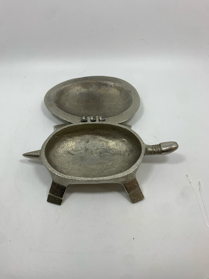 METAL TURTLE FLIP SHELL TRINKET BOX.