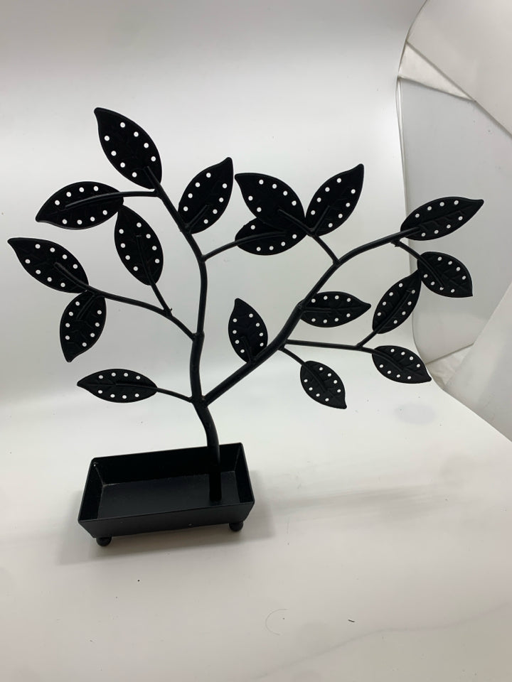 METAL EARRING TREE.