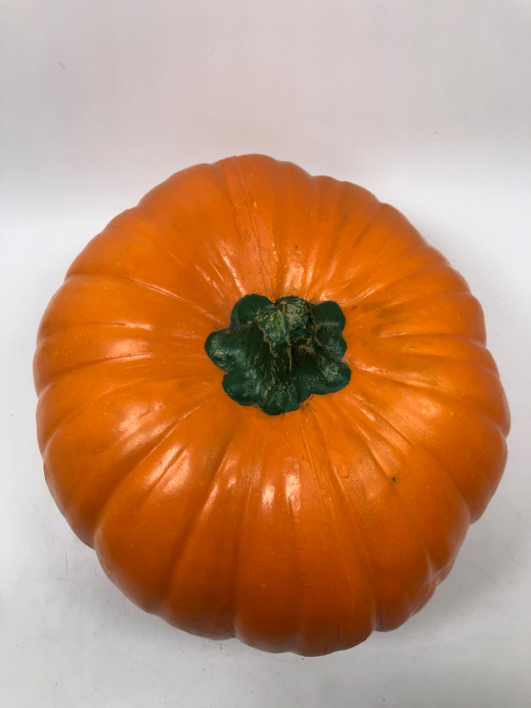PLASTIC HOLLOW PUMPKIN DECOR.
