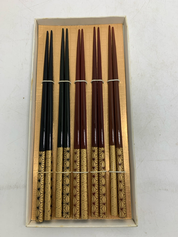 IN BOX 5 SETS OF CHOPSTICKS.