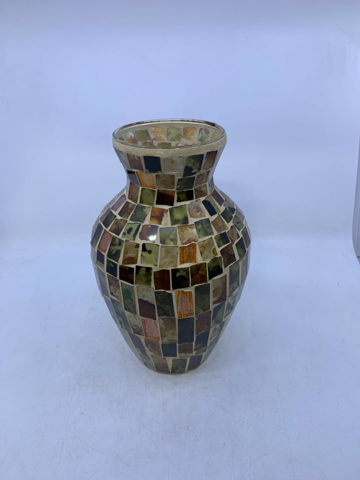 GREEN/ORANGE MOSAIC GLASS VASE.