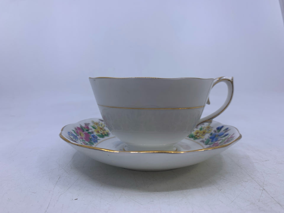 COLORFUL FLORAL W/ GOLD EDGE COUNTRY RAMBLE.