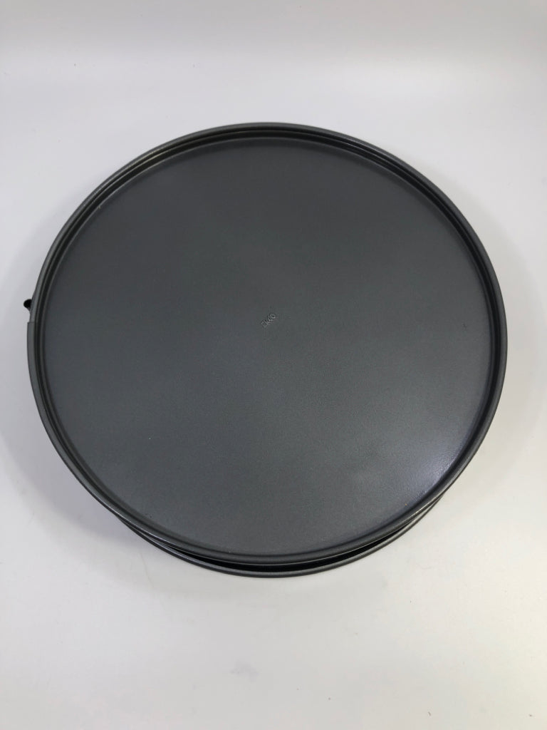ROUND SPRINGFORM PAN.