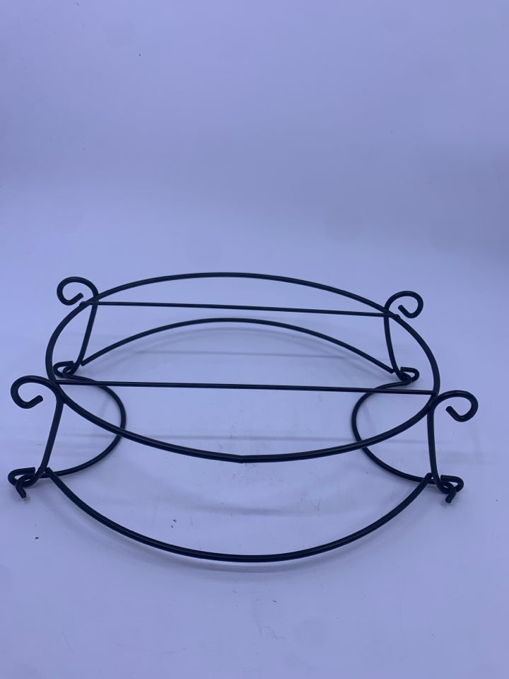 OVAL ROOSTER DISH W BLACK STAND.