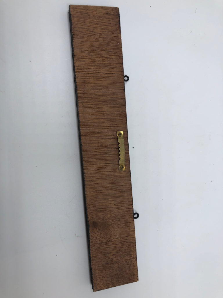 PRIMITIVE "WELCOME" WOOD WALL DECOR.