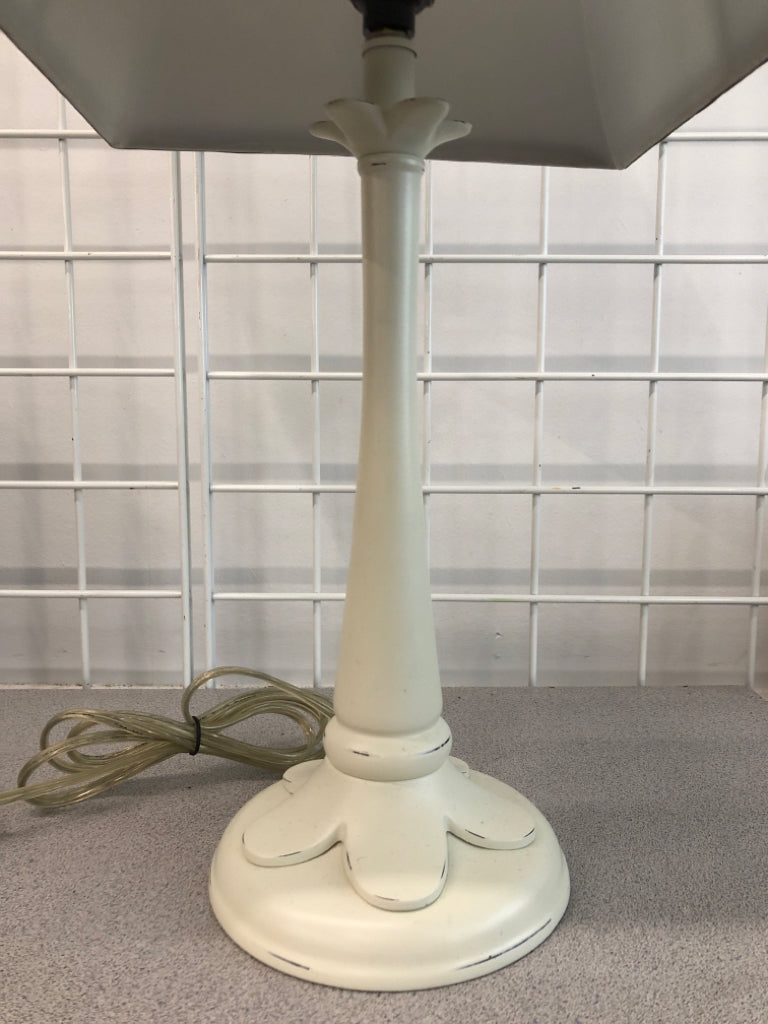 LAMP WITH SQUARE SHADE.