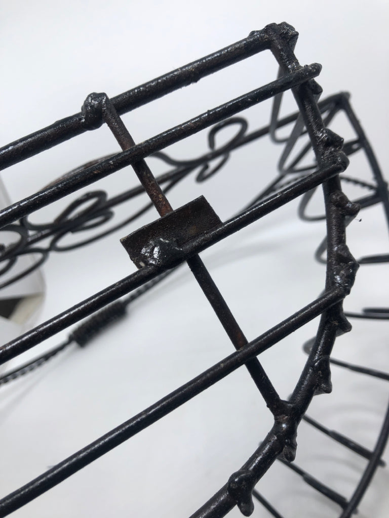 BLACK METAL FLOWER POT BASKET WALL POCKET.