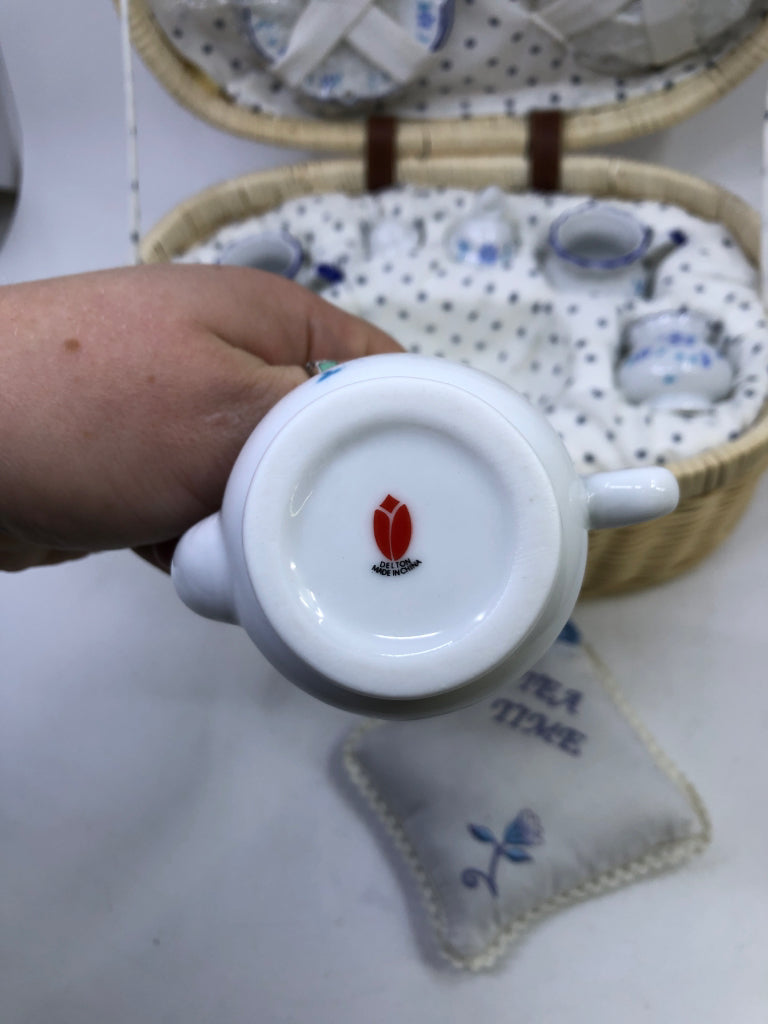 TEA SET IN BASKET W/BLUE FLORAL & HANDLE.