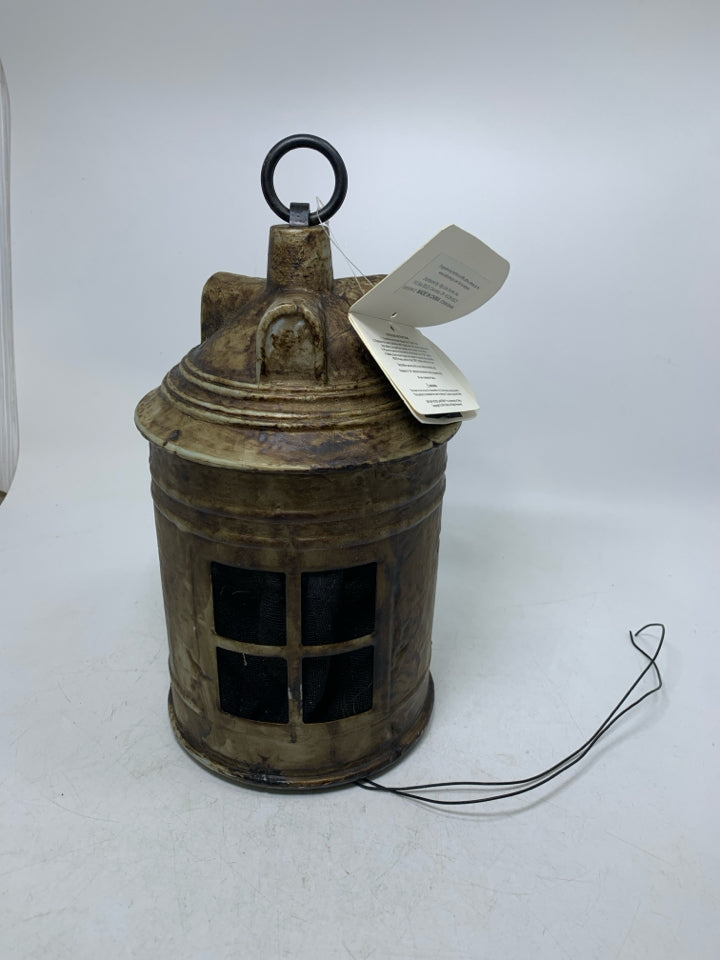 NWT PLASTIC ANIMATRONIC HAUNTED LANTERN NEEDS BATTERIES.