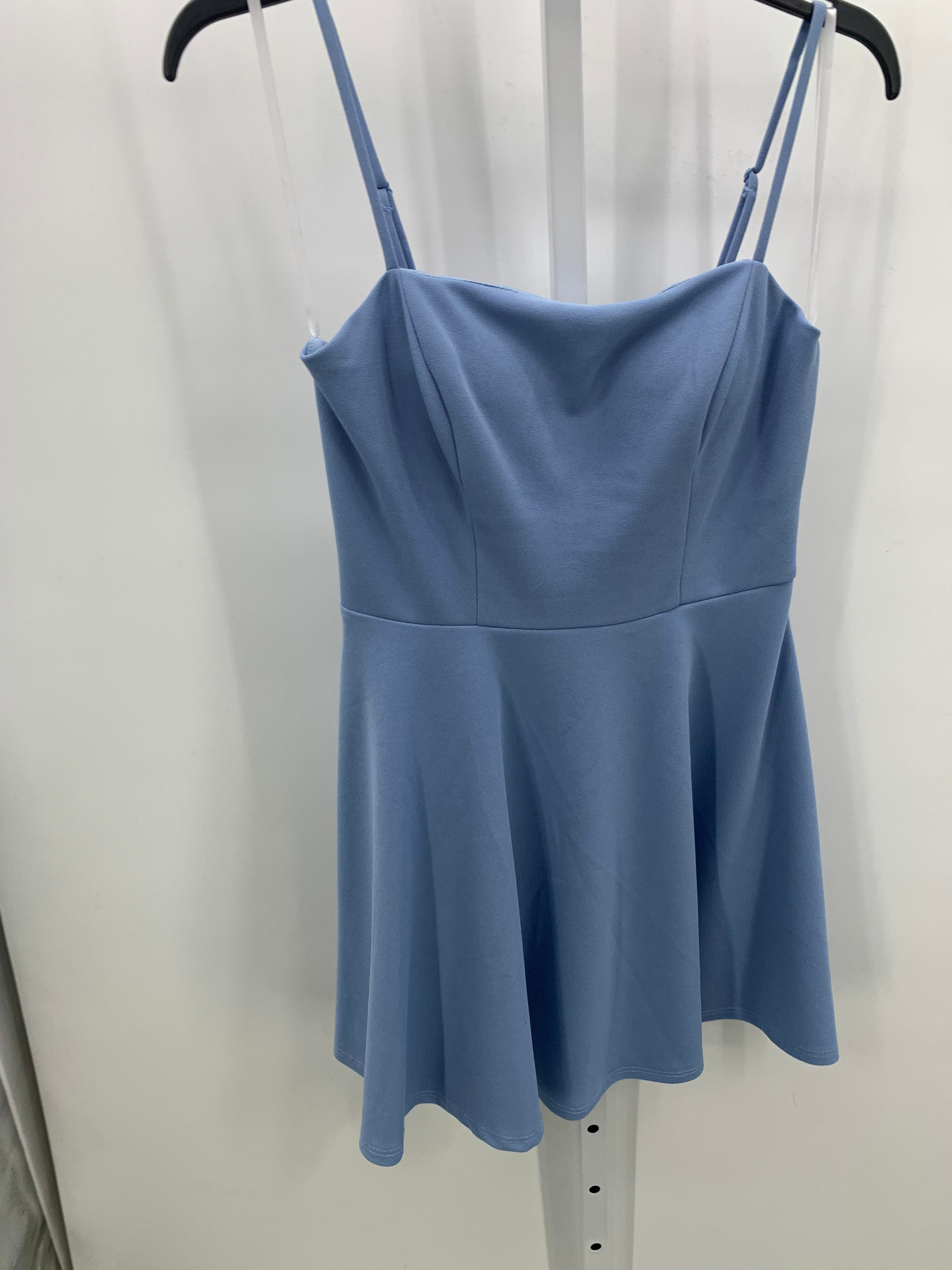 B. Darlin Size 7 Juniors Sleeveless Dress