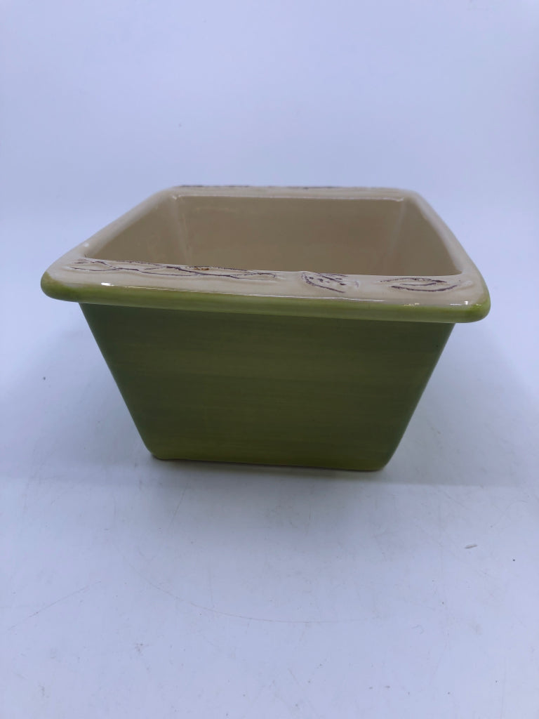 GREEN SQUARE DIP BOWL.