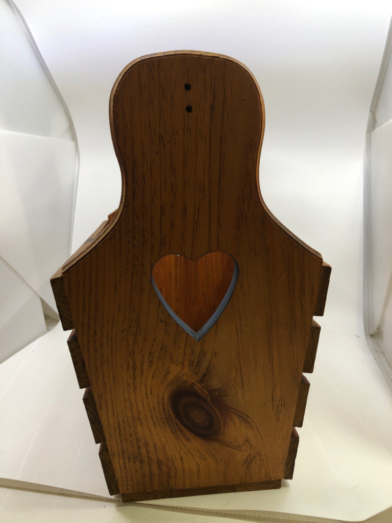 WOOD MAGAZINE BASKET W/HEART CUTOUT.
