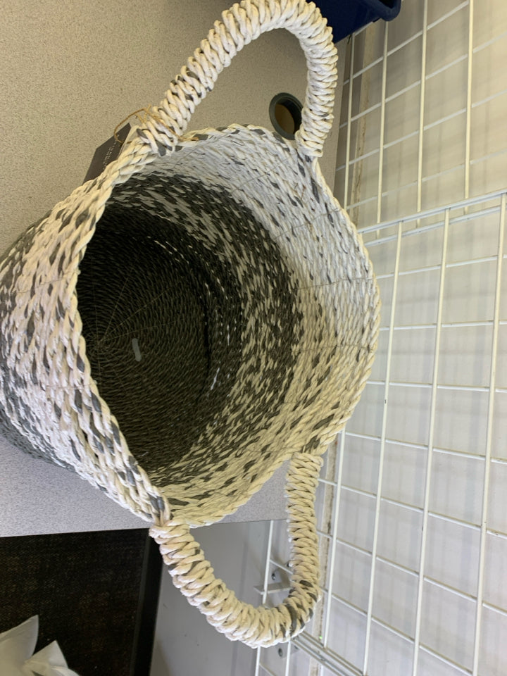 GREY/WHITE WOVEN BASKET WITH HANDLES.