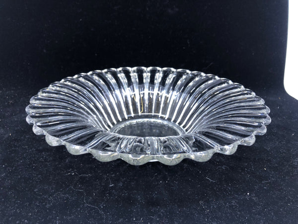 FLARED RIBBED CENTER PIECE BOWL.