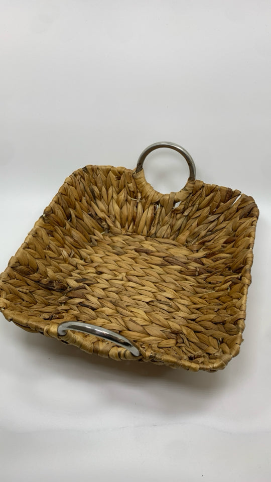 WOVEN BASKET W/METAL HANDLES.
