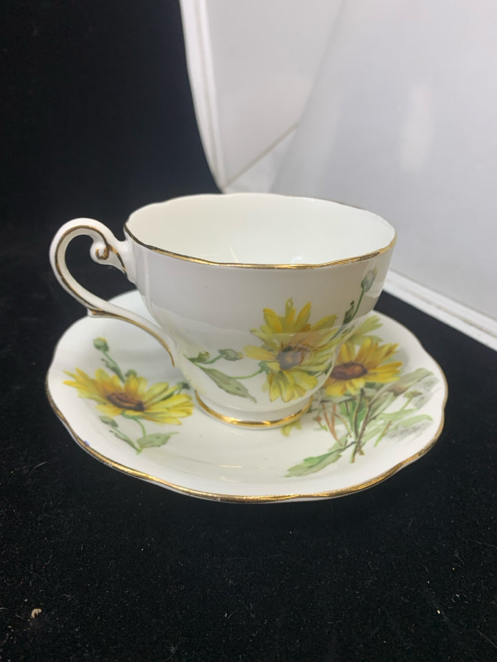 VTG WHITE W/YELLOW BROWN EYED SUSAN TEA CUP & SAUCER-ROYAL STANDARD
