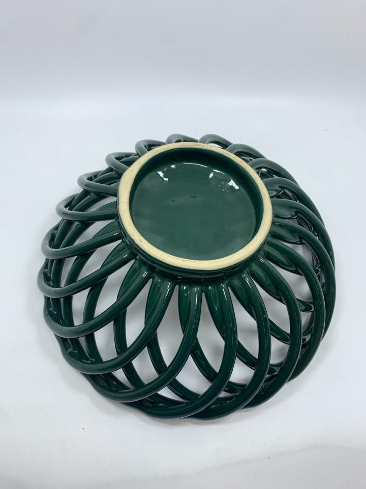 GREEN CERAMIC WOVEN BREAD BASKET.