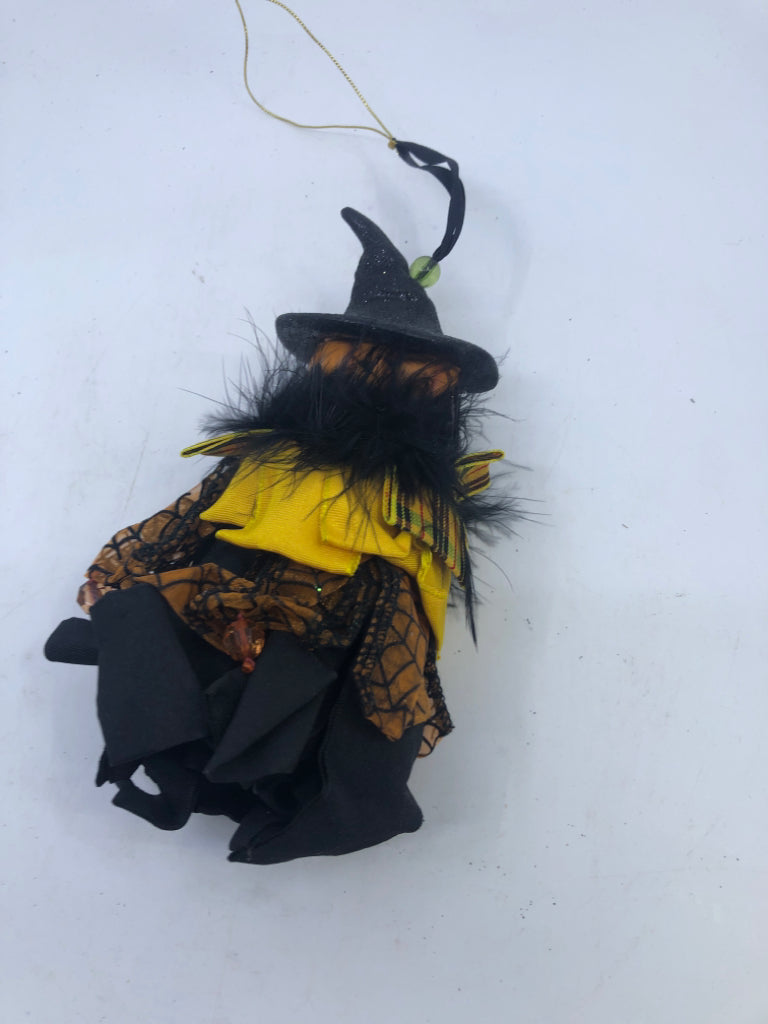 HANGING PUMPKIN WITCH.