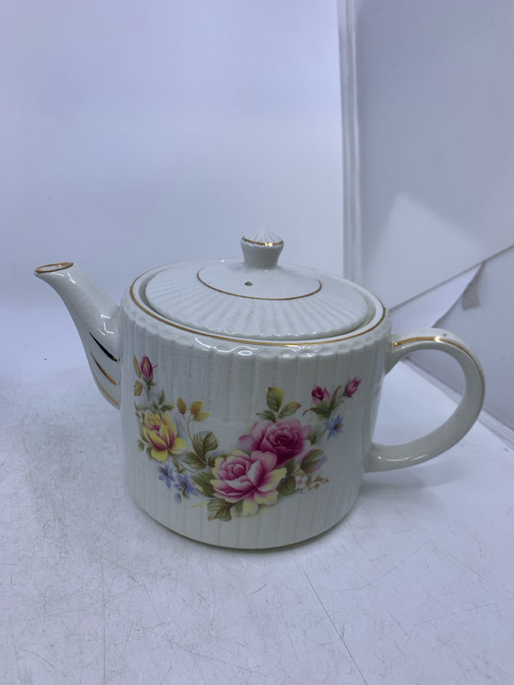 VTG ELLGREAVE TEA POT W/ PINK ROSES GOLD DETAILS.