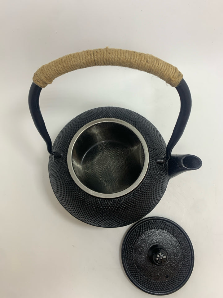 HEAVY BLACK METAL TEA INFUSER POT W/TWINE WRAPPED HANDLE.