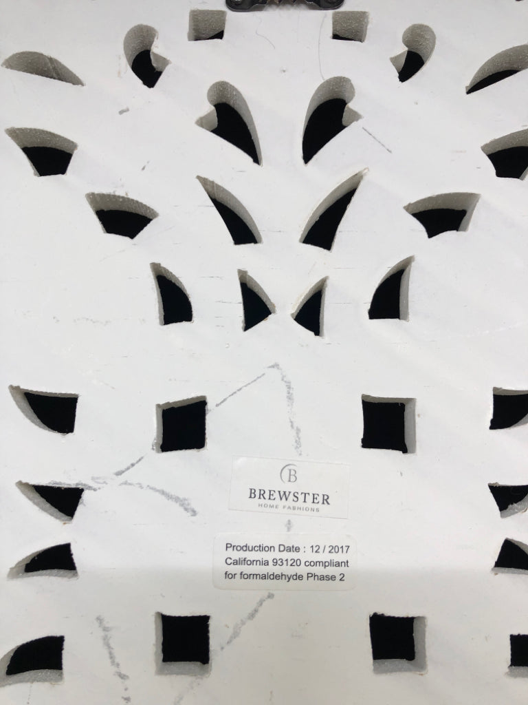 DISTRESSED WHITE WOODEN STAR STYLE WALL-HANGING.