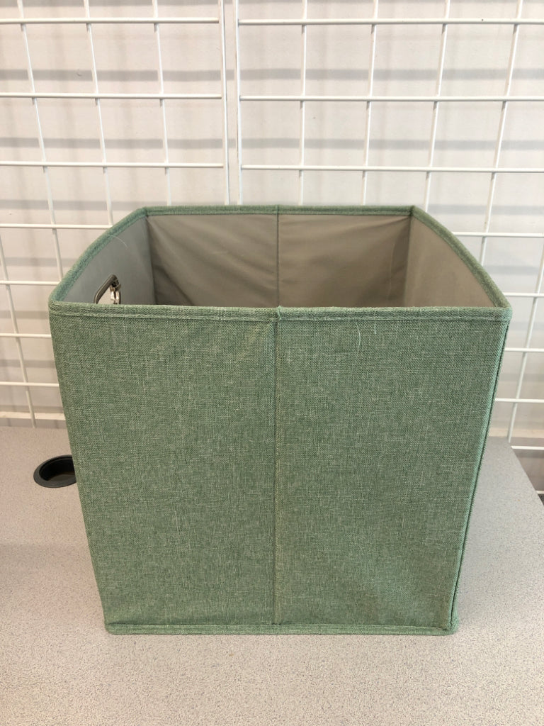 GREEN FABRIC STORAGE TOTE.