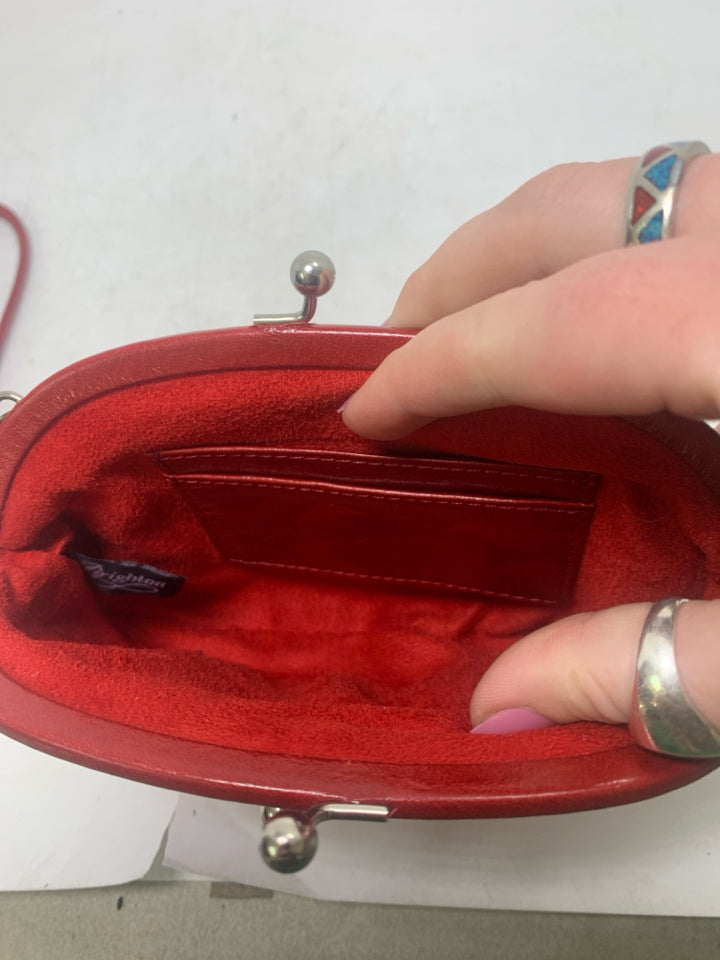 VTG Double Kiss Lock Clutch W/ Embossed Roses