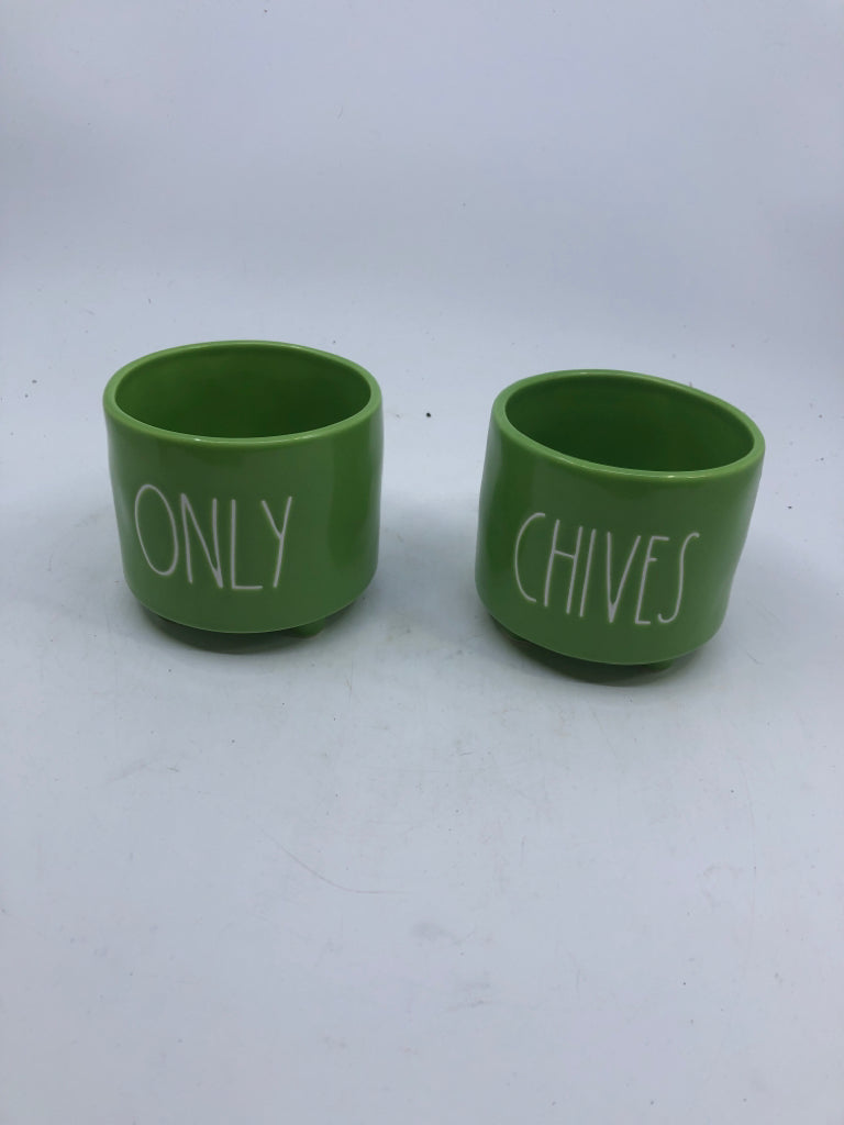 2 ONLY CHIVES-FOOTED PLANTERS.