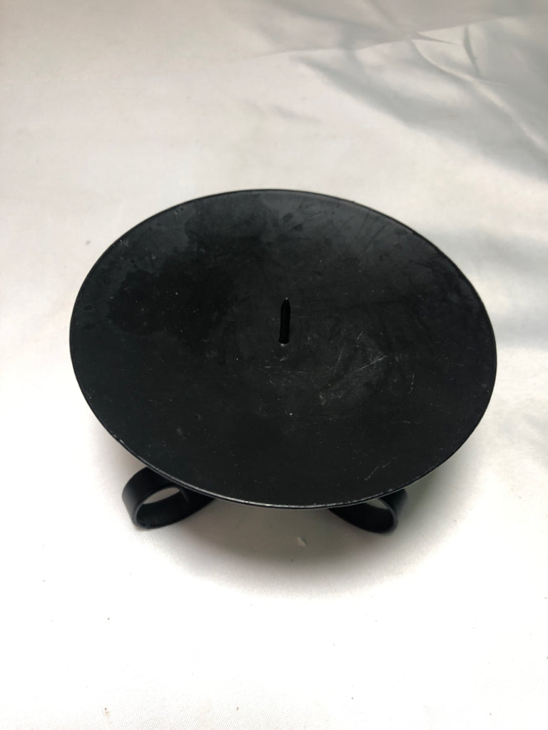 2 METAL SCROLL CANDLE HOLDERS.