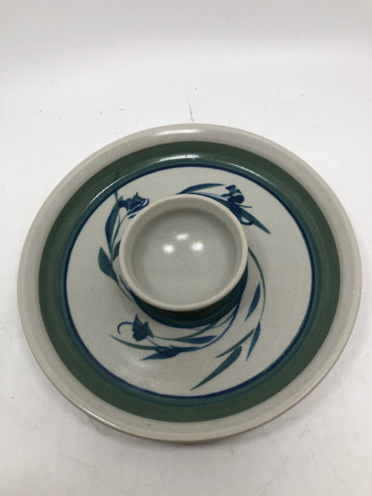 BLUE/GREEN LEAF DESIGN STONEWARE DIP PLATTER.