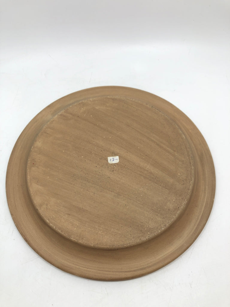 PRIMITIVE DISTRESSED BROWN WOODEN PLATE.