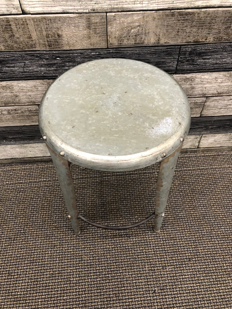 GALVANIZED RUSTIC METAL STOOL.
