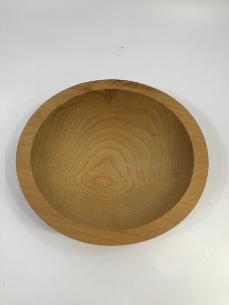 WOOD CARVED BOWL.