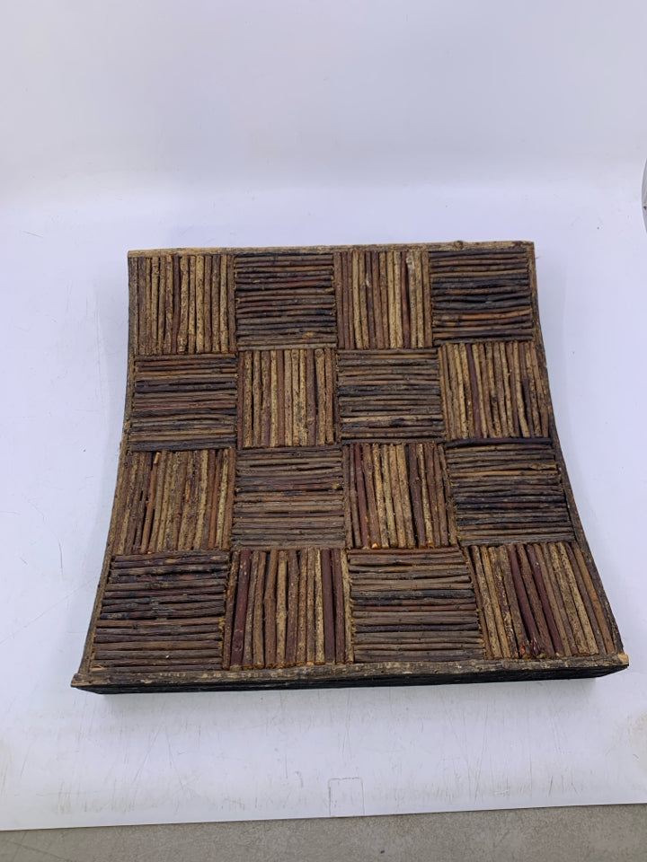 CURVED STICK SQUARES WALL HANGING.