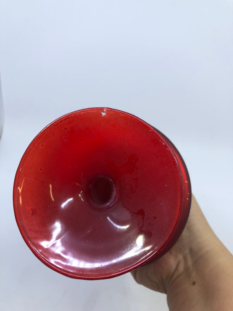 DELICATE GOLD STAR RED TREE.