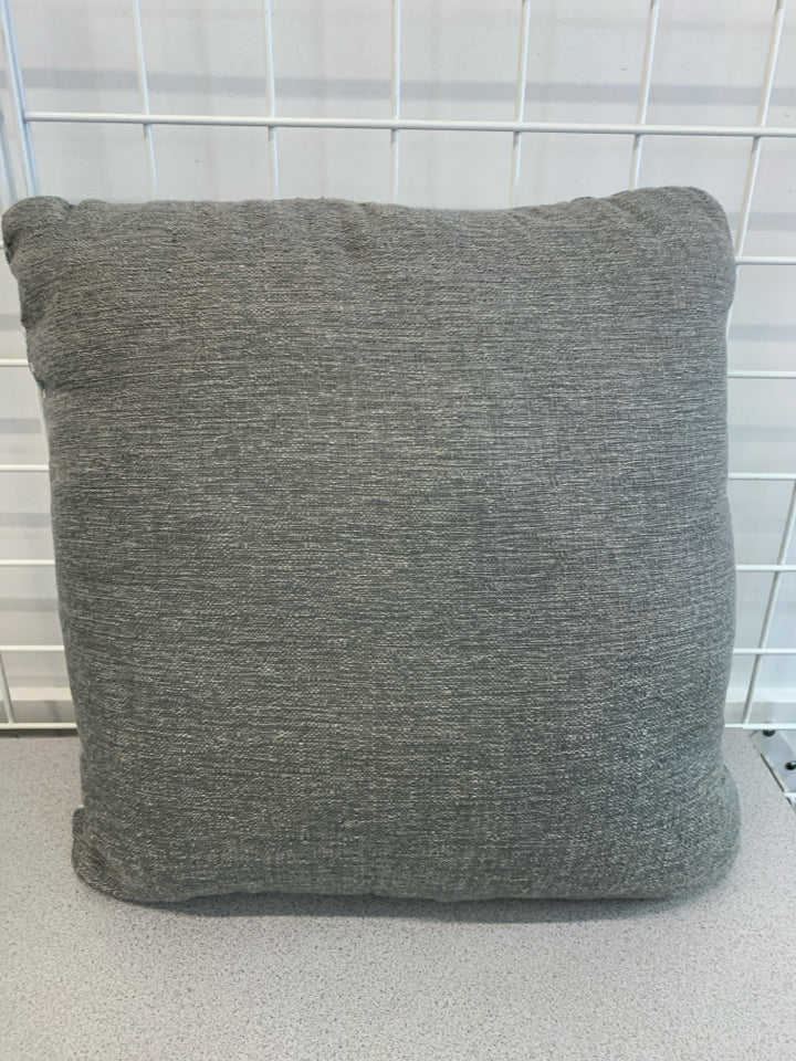 BLUE GEOMETRIC PILLOW W/GREY BACK.