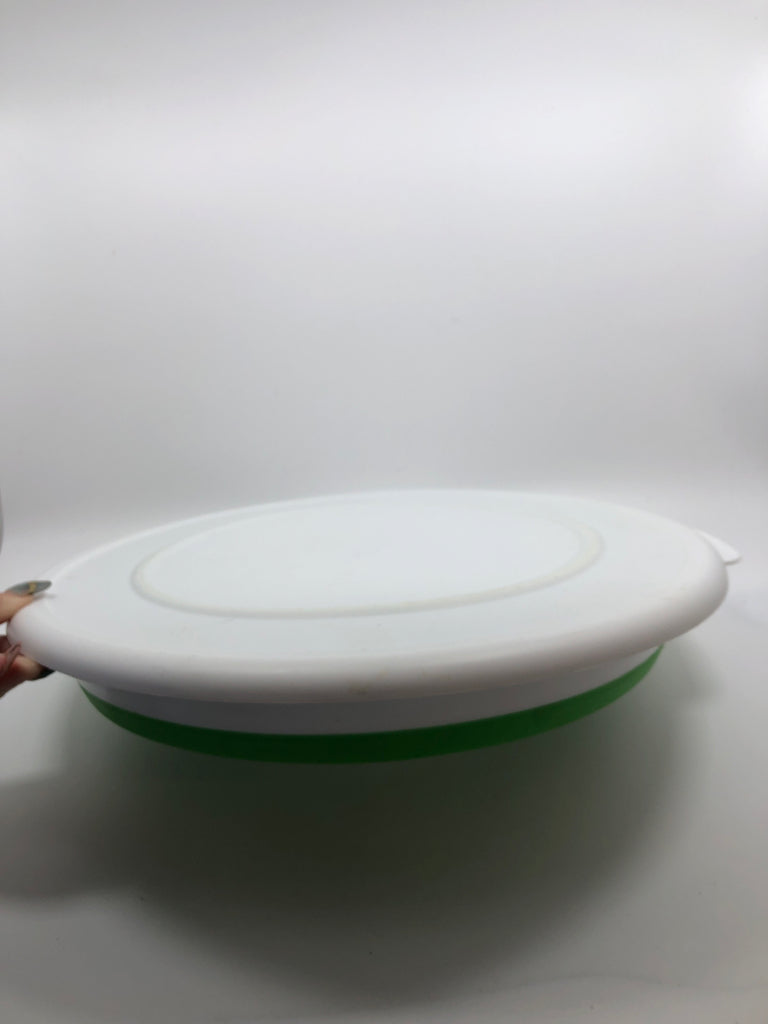 LARGE FOLDING SILICONE BOWL WITH LID.