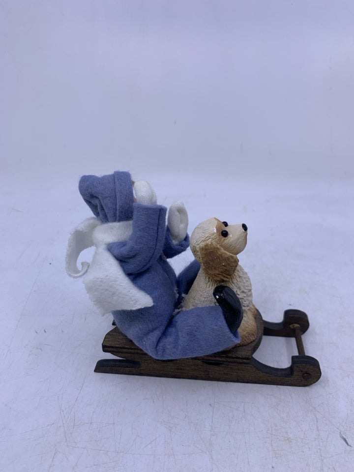 KID IN LIGHT BLUE SUIT ON SLED W/ DOG BYERS' CHOICE 1991.