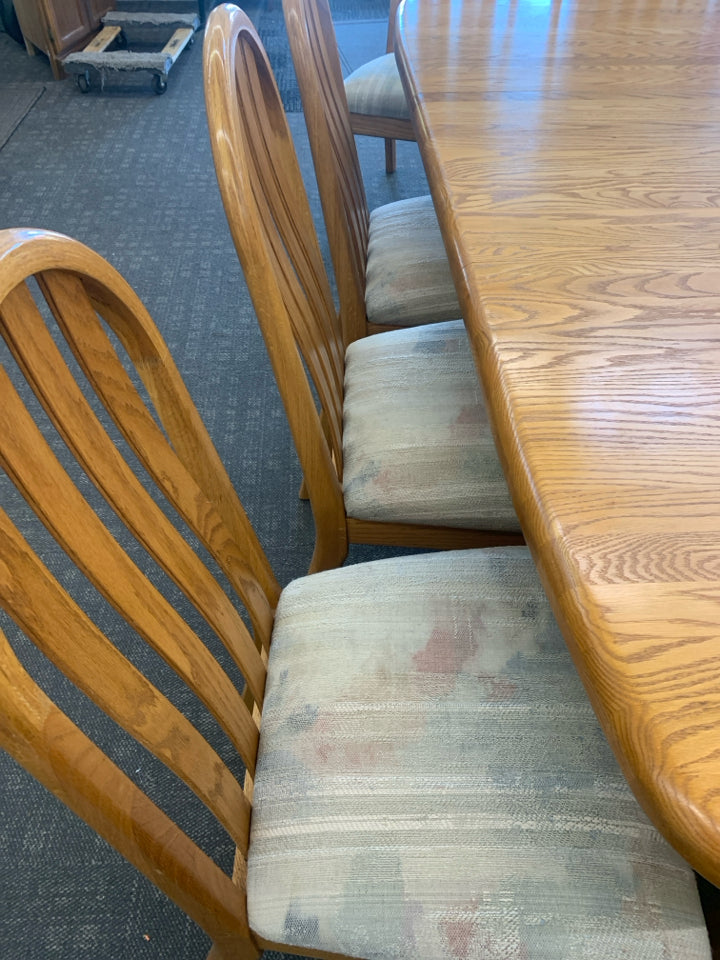 OAK WOOD TABLE W LEAF + 6 CHAIRS.