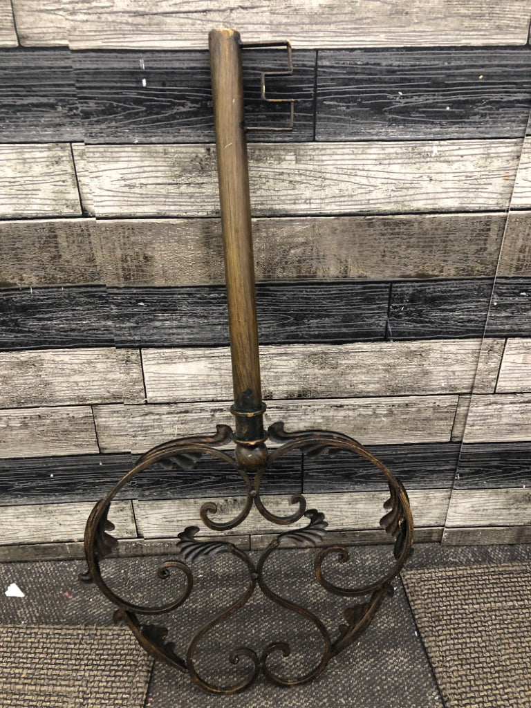JUMBO METAL KEY DECOR.